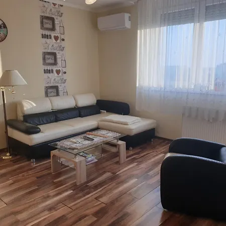 Vegas Zuglo شقة *